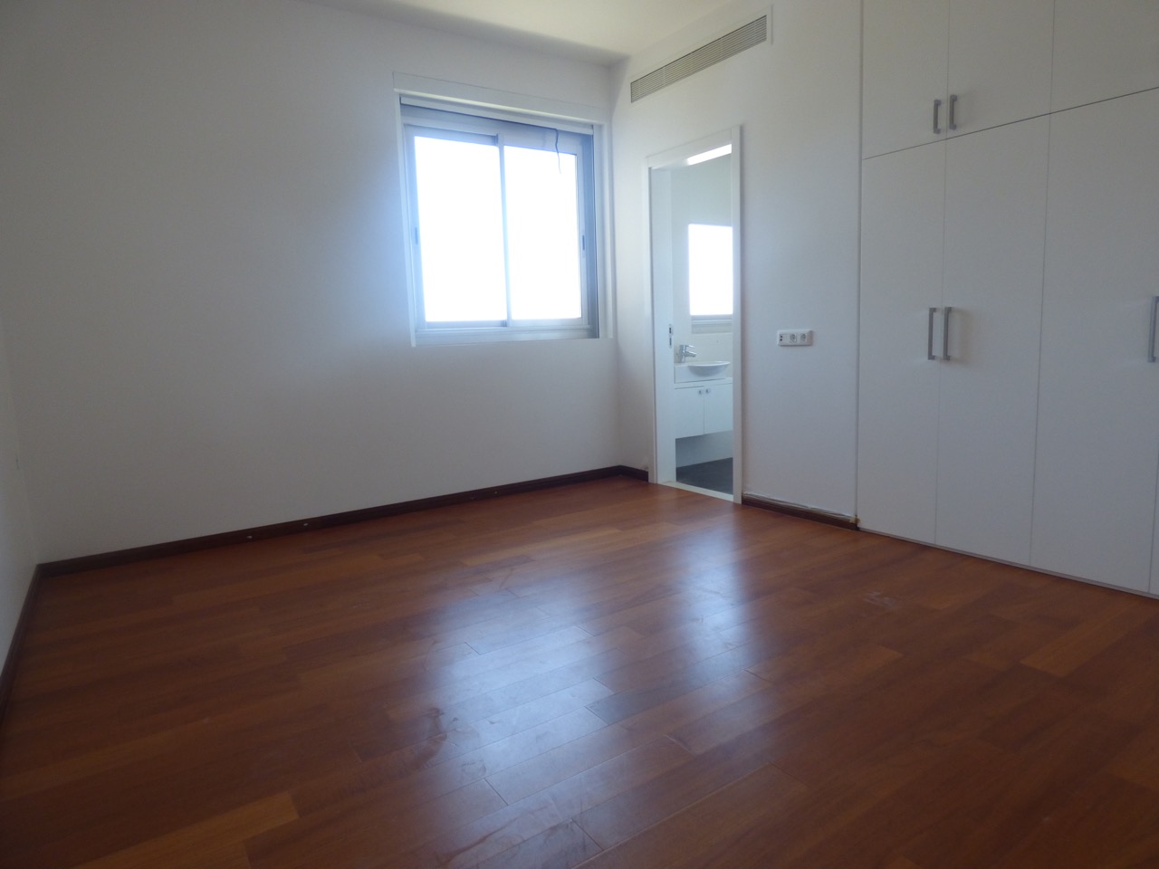 Apartment for rent in Manara